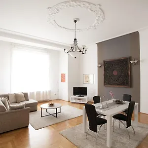 royal-center-apartment.inbudapesthotels.com/
